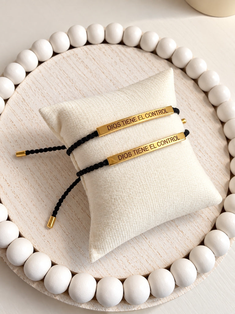 Set de Pulseras "Dios Tiene el Control"